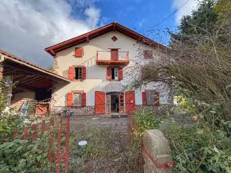 maison avec vue sur les montagnes