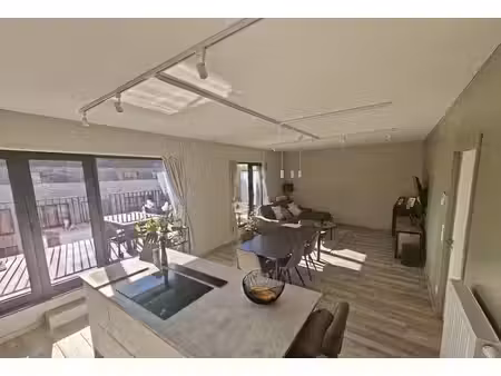 penthouse à louer avec terrasse orientée sud (22m²)