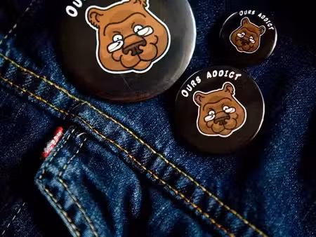 entreprise complète à reprendre – activité badges personnalisés + 74 000 de stock + machin