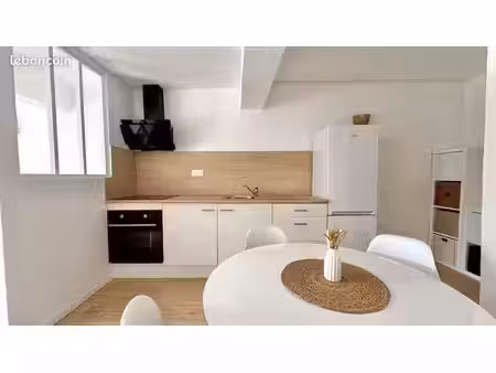 immeuble de rapport – 4 studios rénovés et meublés – 23 400 de revenus annuels – rentabili