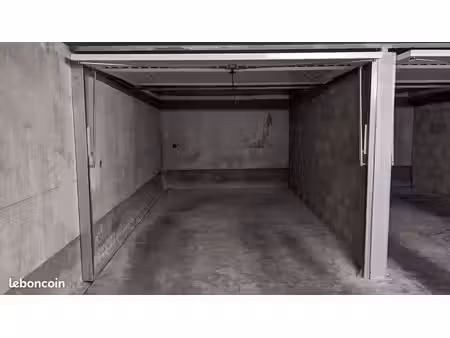 parking/garage/box villeurbanne gratte ciel