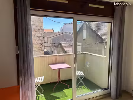 studio avec balcon et garage
