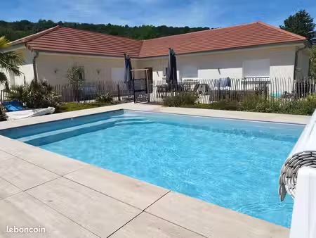 grande maison familiale de plein pied sur grand terrain arboré