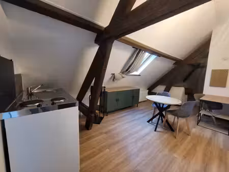 à louer à boulogne-sur-mer : studio dernier étage avec agenc