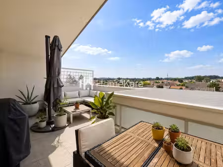 appartement t3 avec grande terrasse