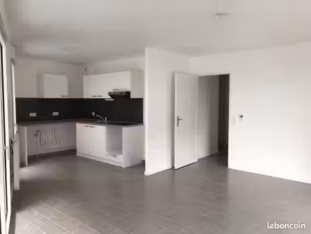 t3 avec balcon de 44m2 et parking - belcier