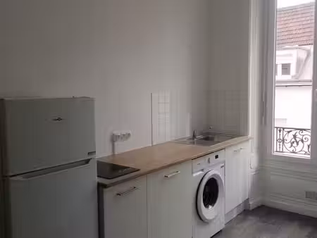 grand t2 meublé proche cv et iut
