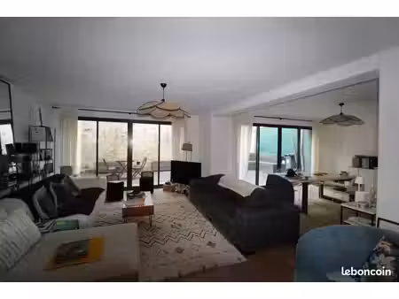 maison avec 5 chambres en parfait état