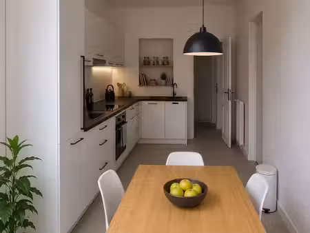 maison ancienne 82 m², 3 ch. avec salle d'eau privative — face au chu