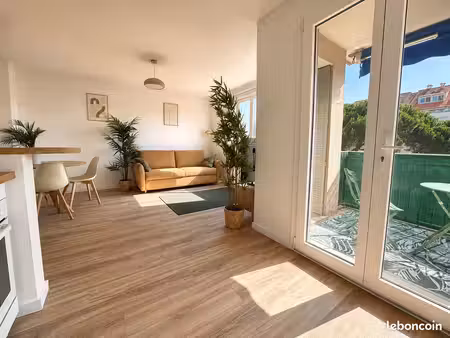 t3 meublé rénové et climatisé – 2 extérieurs + cave – cannes-la-bocca