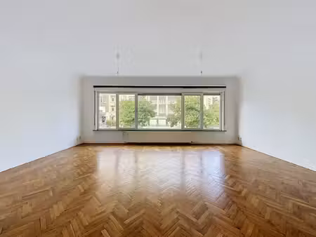 appartement à louer à avenue de l'université 92 ixelles (vbe60223)