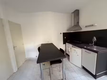 a l'abri des regards- maison-appartement de type 2 bis comp