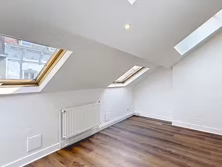 appart standing renové 1ch non meublé -étage 3/3