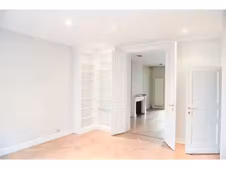 appartement 105 m² à louer – ixelles / place stéphanie