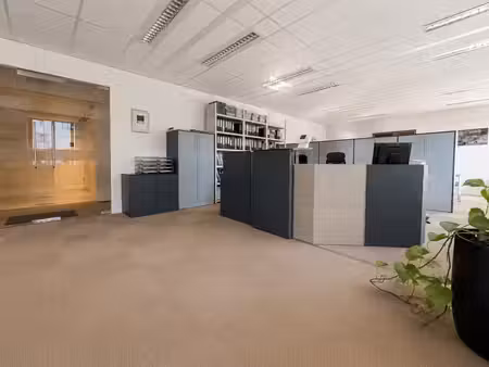 evere – bureaux de 157 m² + 4 parkings intérieurs