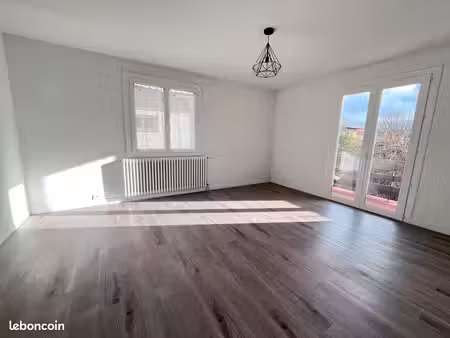 t4 auch avec petit jardin