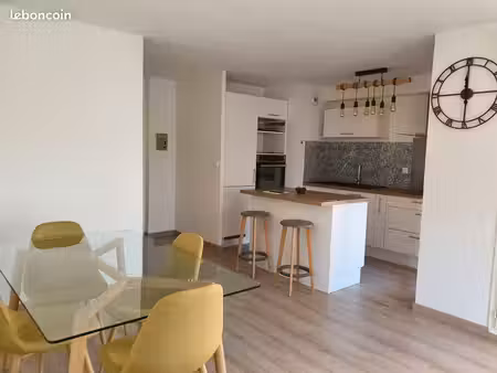 t3 meublé avec balcon, parking et local à vélo