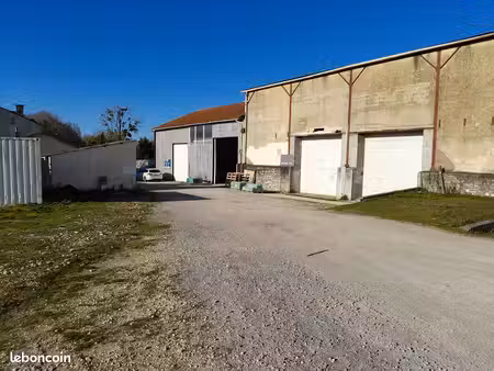 box à vendre de 49 m² / 29 500 euros