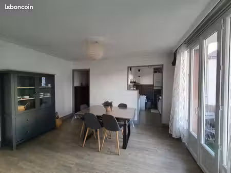 t2 48m² meublé proche courrier avec balcon et box
