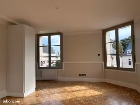 à louer – beau t2 situé en plein centre-ville