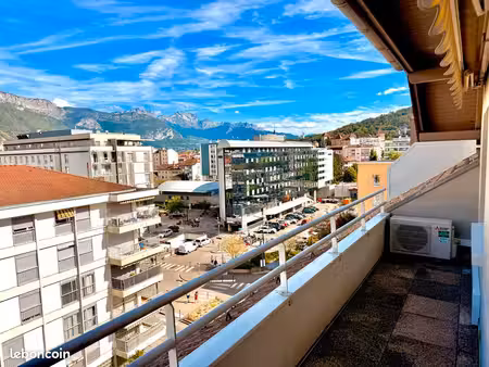location 3 pièces tout équipé avec grand parking et cave & grande terrasse avec vue sur mo