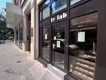 local 90 m² annecy