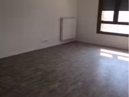 t1 de 39 m² dernier étage – massy – dpe b – 880 cc