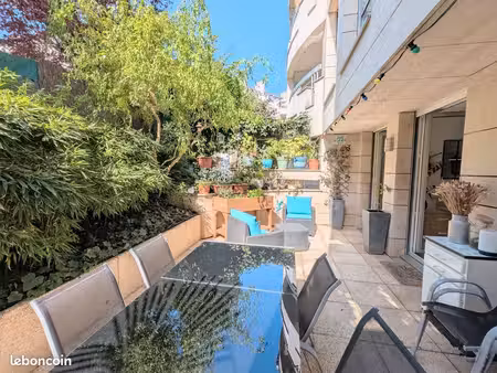 2 pièces 50m2 avec grande terrasse arborée de 25m2 proche de gare de bécon