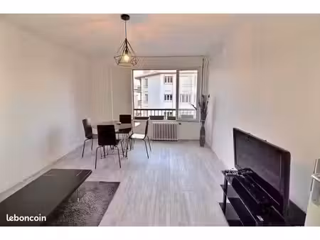 location t3 meublé au pied du métro gratte-ciel
