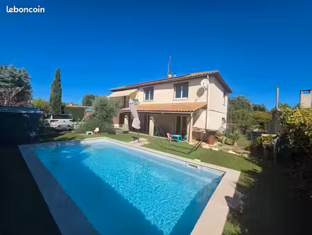 maison individuelle avec piscine