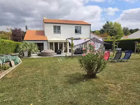 maison à vendre - 7 pièces montaigu