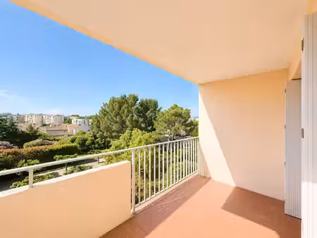 3 pièces 65 m² frejus traversant terrasse & balcon parking cave