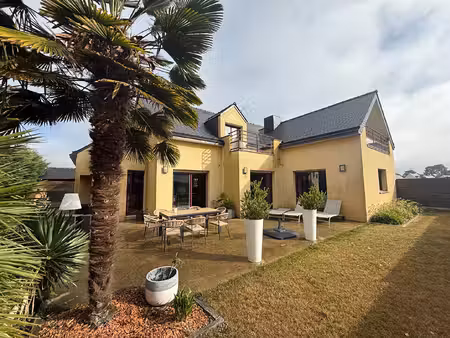 combourg - maison de ville de 248m² en parfait état