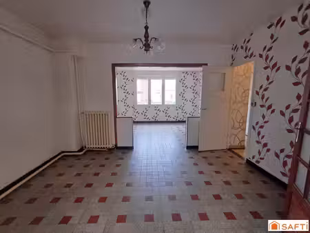 maison familiale avec 3 chambres, jardinet, véranda et stationnement