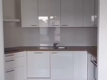f2 51m² cuisine équipée et parking