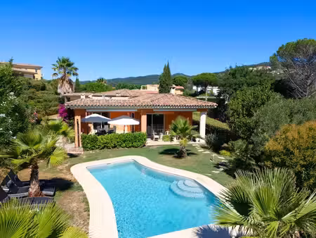 proches commodités - piscine - double garage - domaine privée sécurisé 24/24