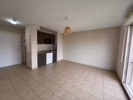 location appartement 1 pièces 24m2 marseille 5eme (13005) - 575 € - surface privée
