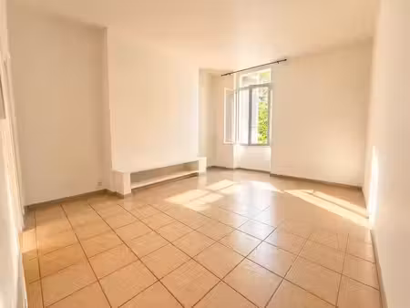 location appartement 2 pièces 42m2 marseille 6eme (13006) - 730 € - surface privée