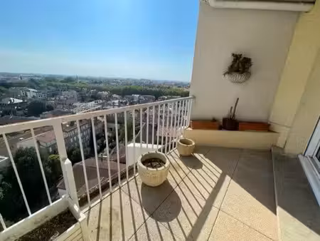 beau t2 avec terrasse