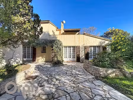 villa au calme à pied du centre et de la mer — saint-aygulf