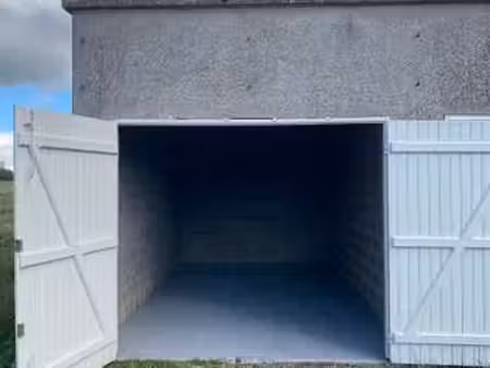 location garage box et parking à précigné (72300) : à louer / 15m² précigné