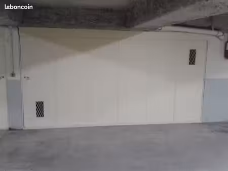 à louer double box fermé