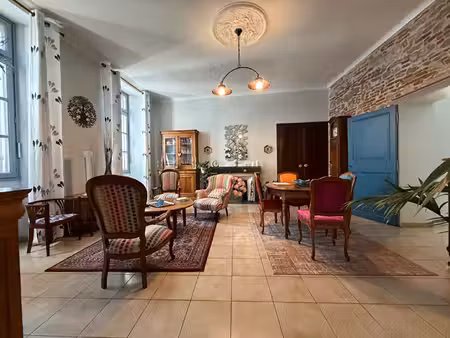 cahors maison divisée en quatre appartements