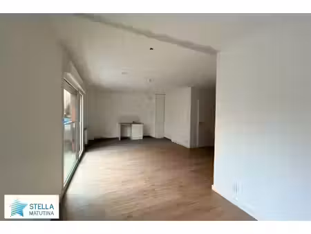 location appartement 1 pièce 38 m² à la roche-sur-yon (85000)