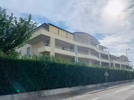 ferney-voltaire 01210 - a louer t3 meuble avec balcon, cave