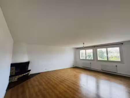 vaste t3 avec vue dégagée