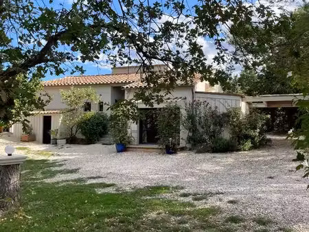 uzès (30700)