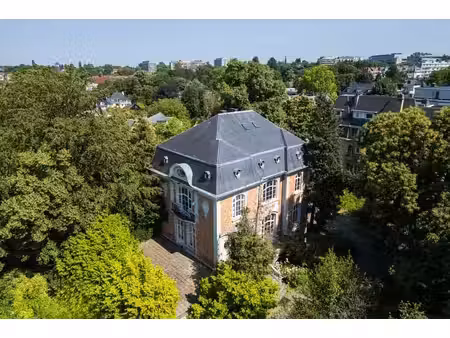 hôtel particulier (bureaux) de 1.060 m² sur 23 ares