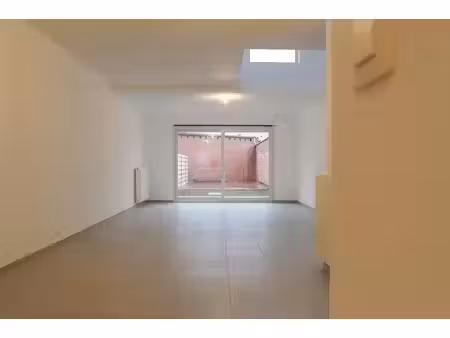 superbe maison neuve, spacieuse et baignée de lumière, avec