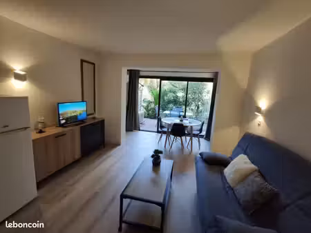 grand studio avec jardin et vue sur le lac
